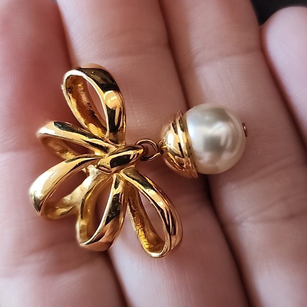 Nolan Miller Gold Bow Pearl Pendant - Picture 3 of 7